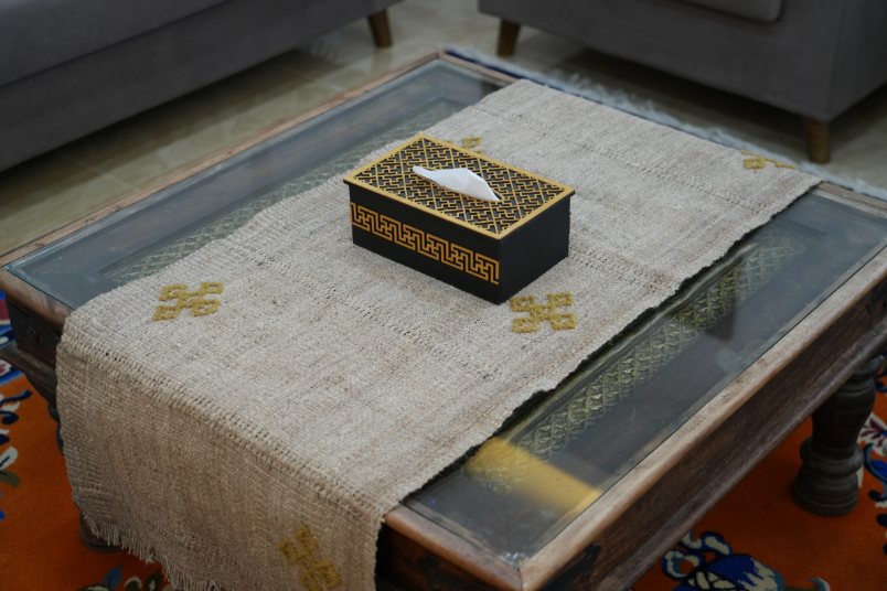 Nettle Table Runner (Motif)